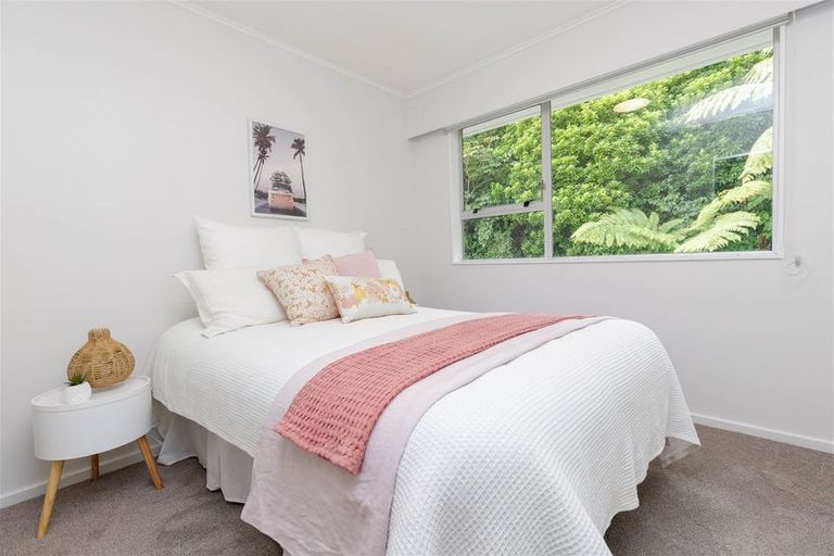 Photo of property in 34 Glanmire Road, Newlands, Wellington, 6037