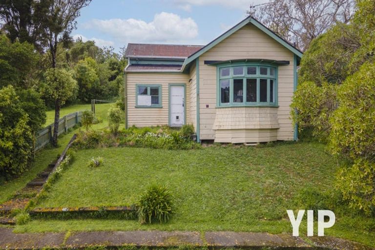 Photo of property in 190 Newlands Road, Newlands, Wellington, 6037