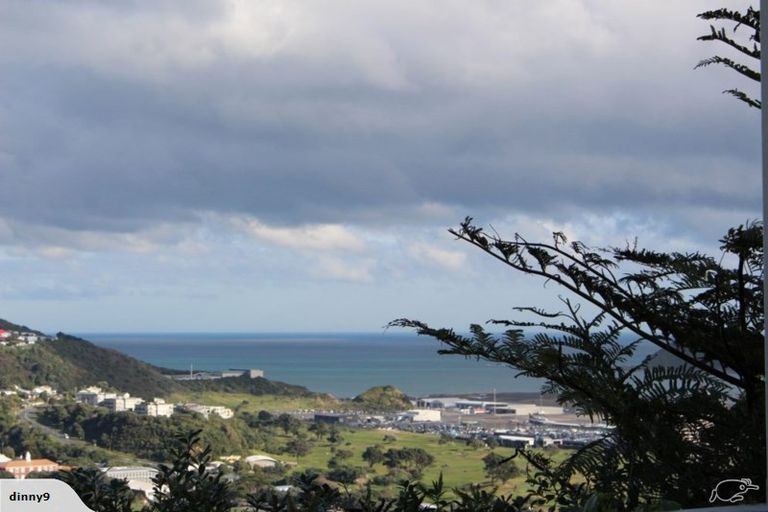 Photo of property in 15 Inverell Way, Seatoun, Wellington, 6022