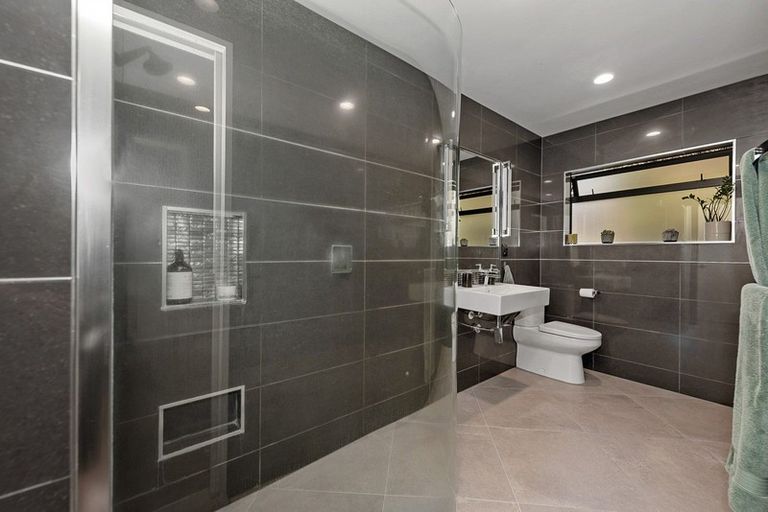 Photo of property in 83 Sandwich Road, St Andrews, Hamilton, 3200