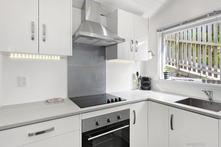 Photo of property in 7 Clifford Road, Johnsonville, Wellington, 6037