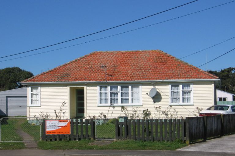 Photo of property in 12 Churchill Crescent, Foxton, 4814
