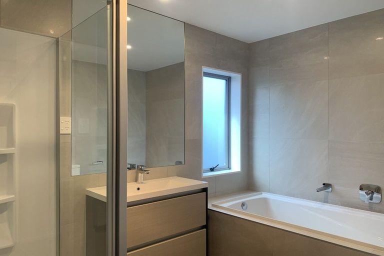 Photo of property in 7 Muriels View Lane, Massey, Auckland, 0614