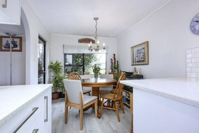 Photo of property in 32 Moire Road, Massey, Auckland, 0614