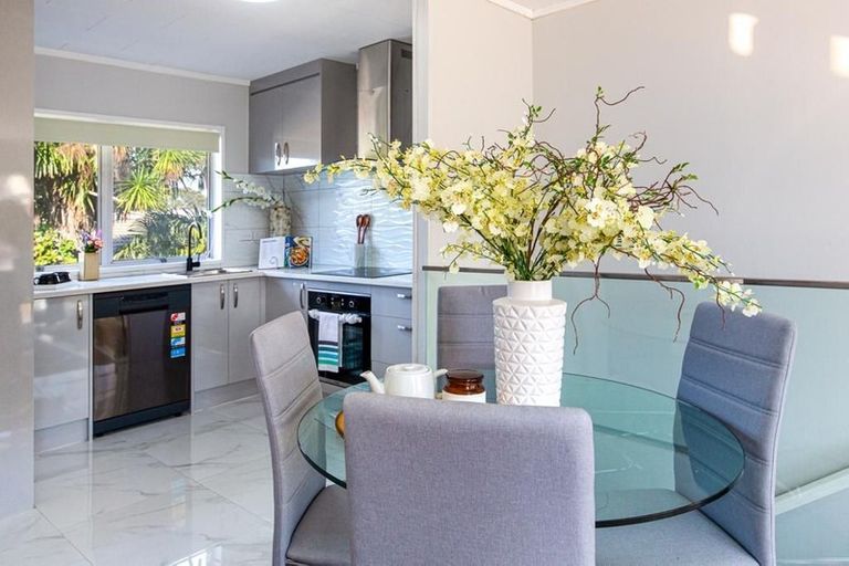 Photo of property in 4/111 Great South Road, Manurewa, Auckland, 2102