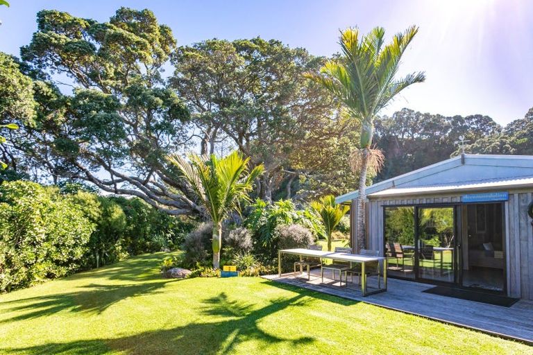 Photo of property in 7 Pye Place, Hot Water Beach, Whitianga, 3591
