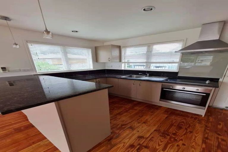 Photo of property in 1/70 Hogans Road, Glenfield, Auckland, 0629