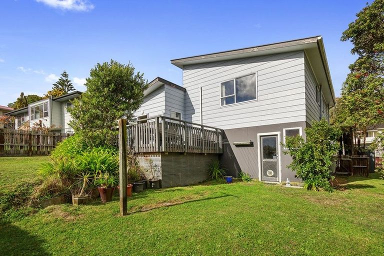 Photo of property in 102 Stewart Drive, Newlands, Wellington, 6037