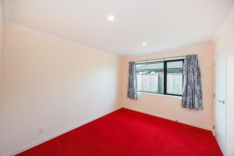Photo of property in 5 Cyprus Place, Fitzherbert, Palmerston North, 4410