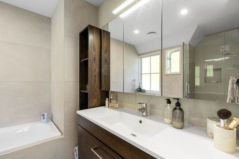 Photo of property in 16a Ferry Street, Seatoun, Wellington, 6022