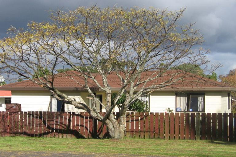 Photo of property in 9 Rehia Road, Massey, Auckland, 0614