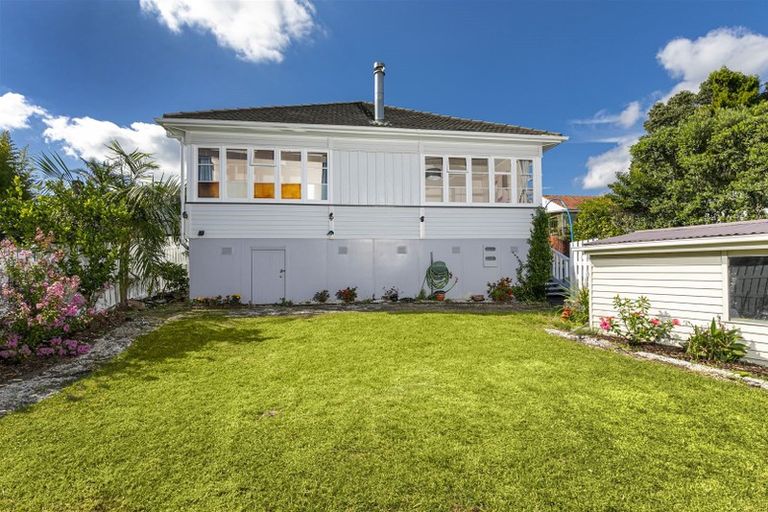 Photo of property in 1/160 Henderson Valley Road, Henderson, Auckland, 0612