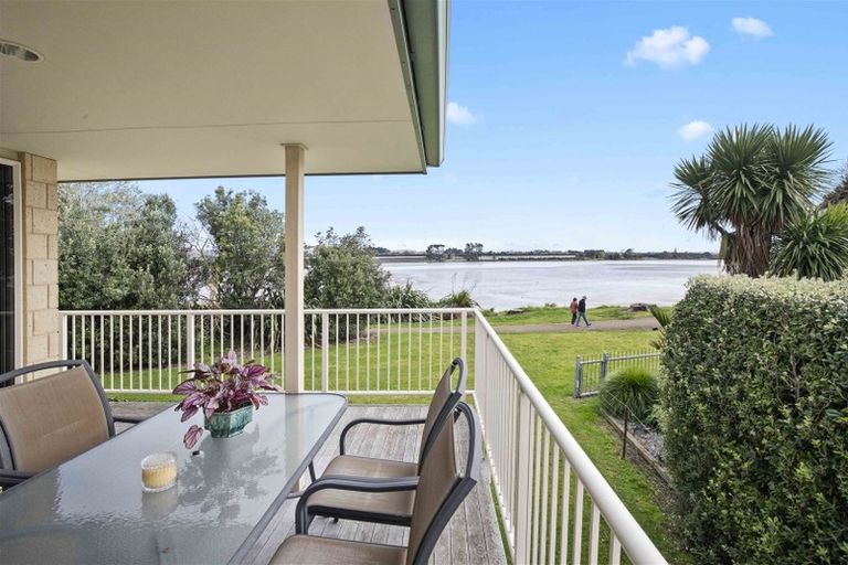 Photo of property in 114g Sandspit Road, Waiuku, 2123