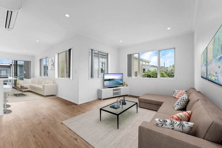 Photo of property in 13c Sealord Place, Clendon Park, Auckland, 2103