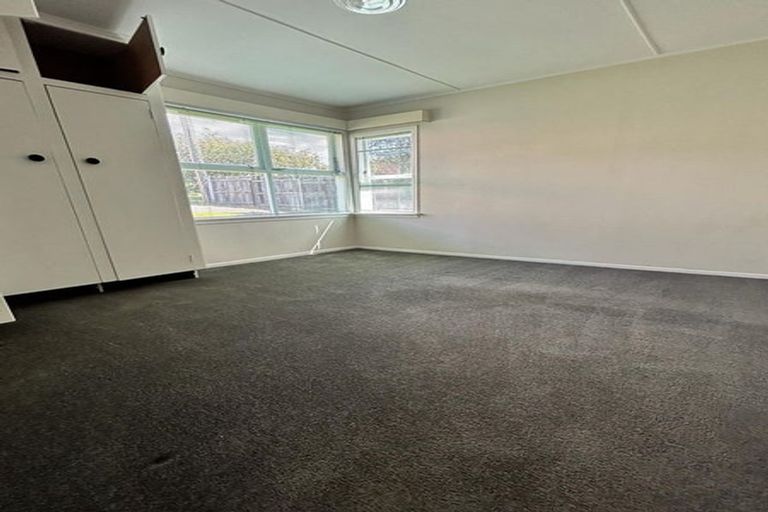 Photo of property in 106 Lincoln Park Avenue, Massey, Auckland, 0614