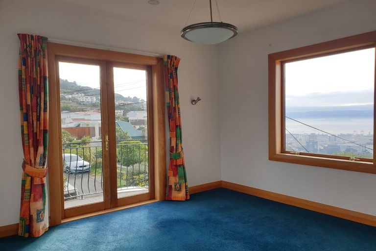 Photo of property in 33 Seaview Terrace, Northland, Wellington, 6012
