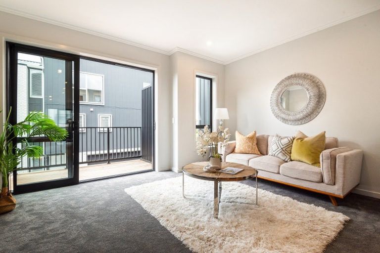 Photo of property in 4/35 Marine Parade, Hobsonville, Auckland, 0616