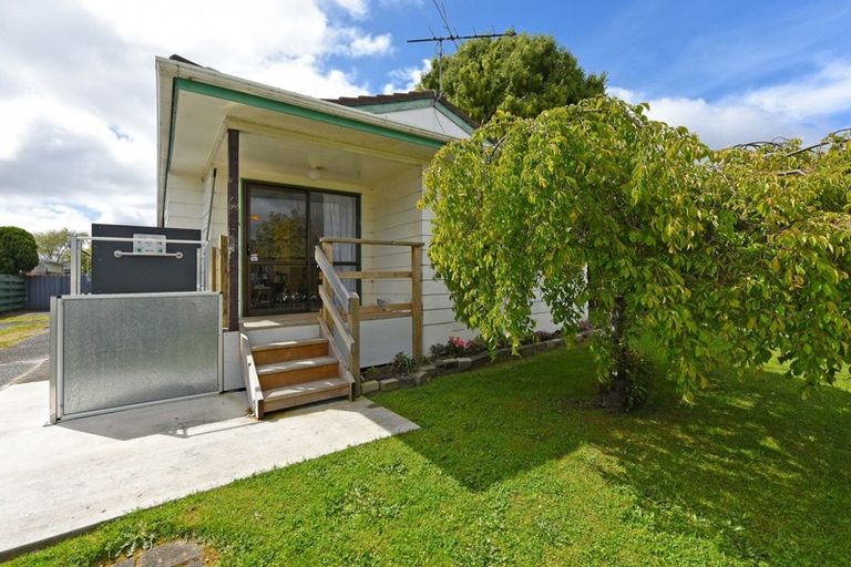 Photo of property in 52f1- Henry Street, Ebdentown, Upper Hutt, 5018