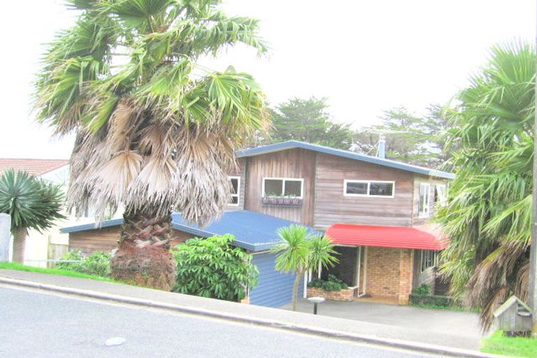 Photo of property in 48 Pohutukawa Avenue, Red Beach, 0932