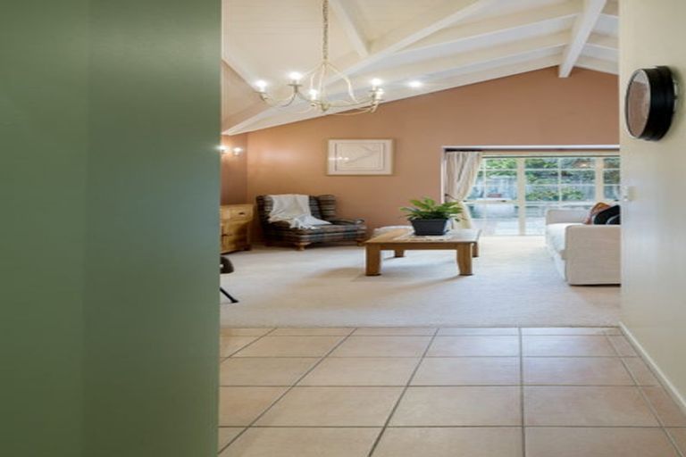 Photo of property in 42 Harvest Drive, Henderson, Auckland, 0612