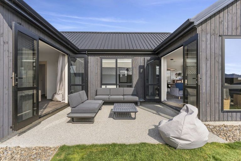 Photo of property in 37 Farrant Drive, Wanaka, 9305