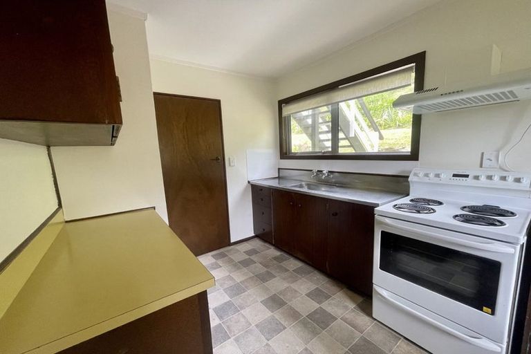 Photo of property in 93 Stewart Drive, Newlands, Wellington, 6037