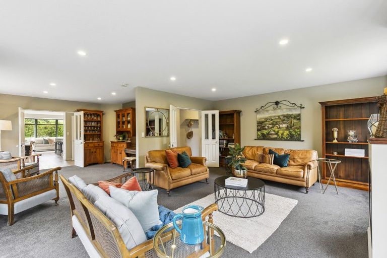 Photo of property in 125 Westchester Drive, Churton Park, Wellington, 6037