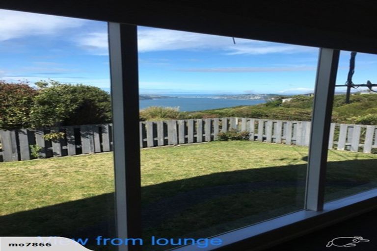 Photo of property in 34 Somes Crescent, Newlands, Wellington, 6037