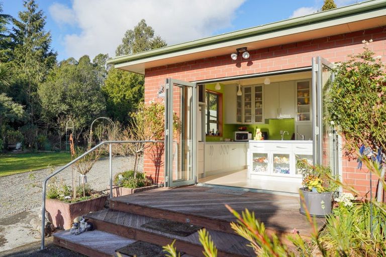 Photo of property in 52 Level Street, Dipton, 9791