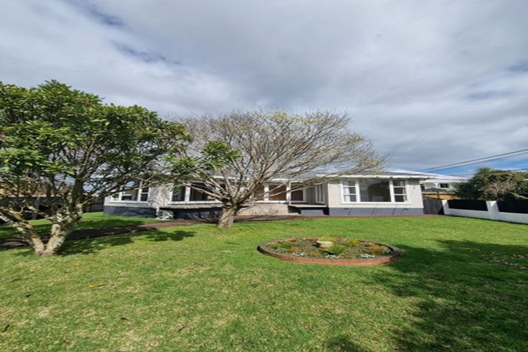Photo of property in 104 Titirangi Road, New Lynn, Auckland, 0600