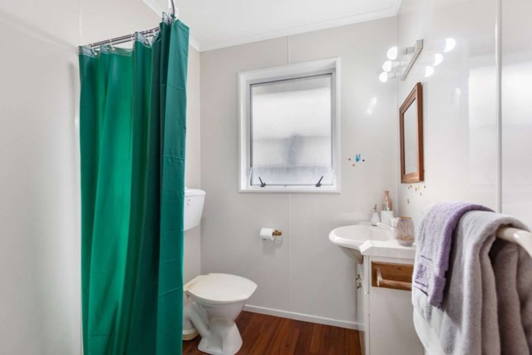 Photo of property in 25b Pehi Kupa Street, Waikanae, 5036