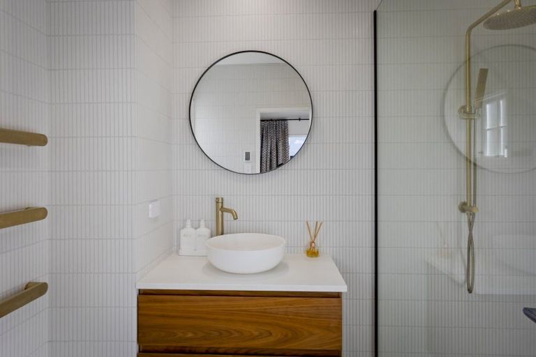 Photo of property in 11 Cedar Drive, Kelvin Heights, Queenstown, 9300