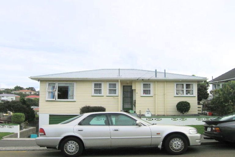 Photo of property in 11 Baylands Drive, Newlands, Wellington, 6037