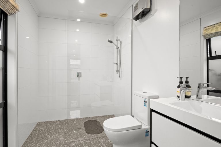 Photo of property in 76 Shields Street, Clyde, 9330