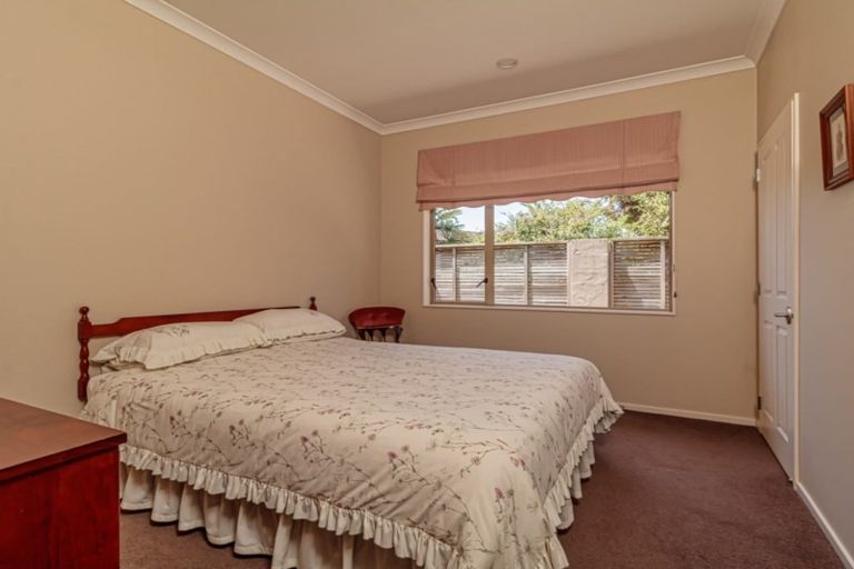 Photo of property in 17a Hetley Crescent, Taradale, Napier, 4112