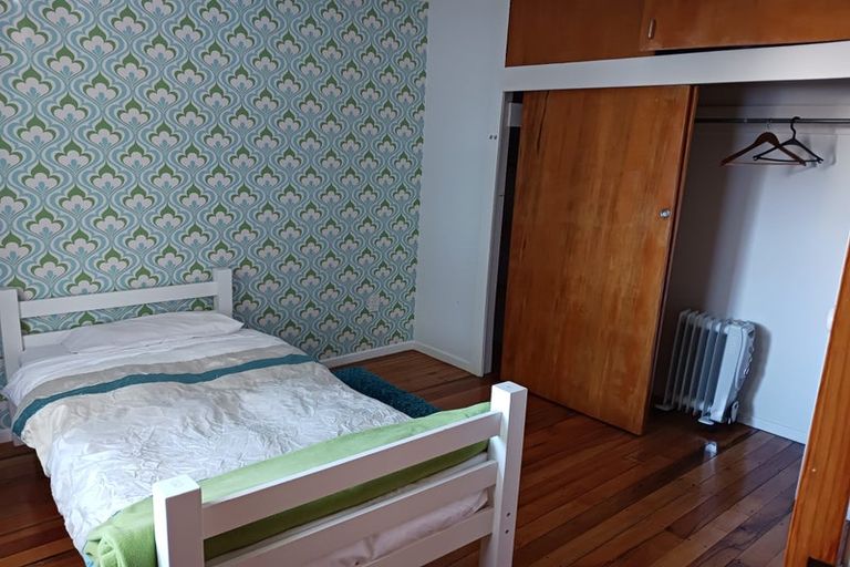 Photo of property in 15f1 Apu Crescent, Lyall Bay, Wellington, 6022