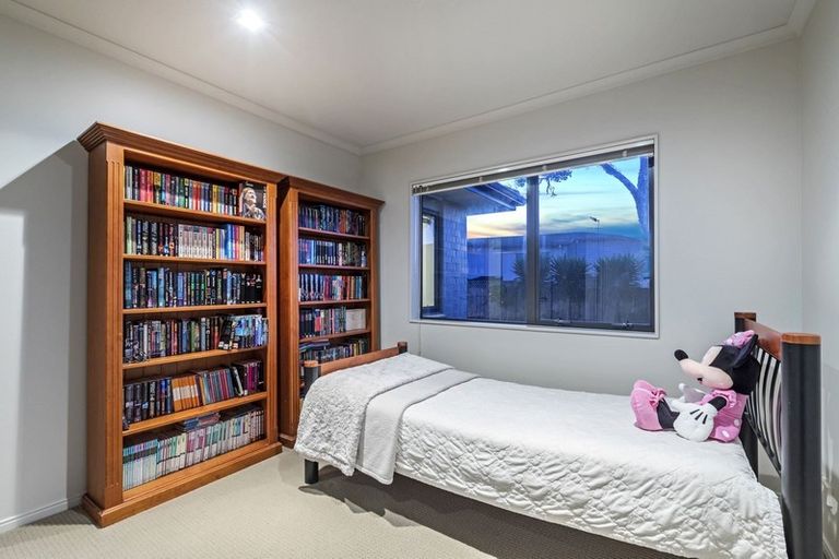 Photo of property in 94 Oakway Drive, Schnapper Rock, Auckland, 0632