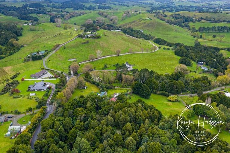 Photo of property in 14 Woodland Road, Maungaturoto, 0588