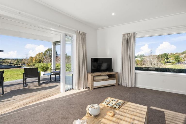 Photo of property in 2/21 Highland Drive, Acacia Bay, Taupo, 3385