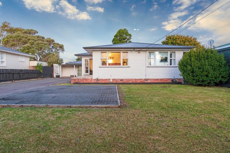 Photo of property in 84 Matipo Road, Te Atatu Peninsula, Auckland, 0610