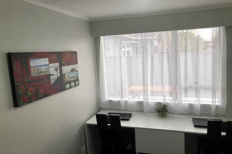 Photo of property in 70a Featherston Street, Takaro, Palmerston North, 4412