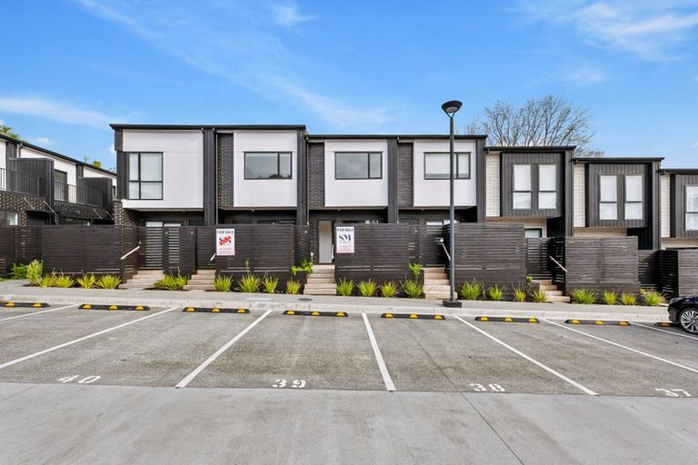 Photo of property in 3 Meg Lane, Glen Eden, Auckland, 0602