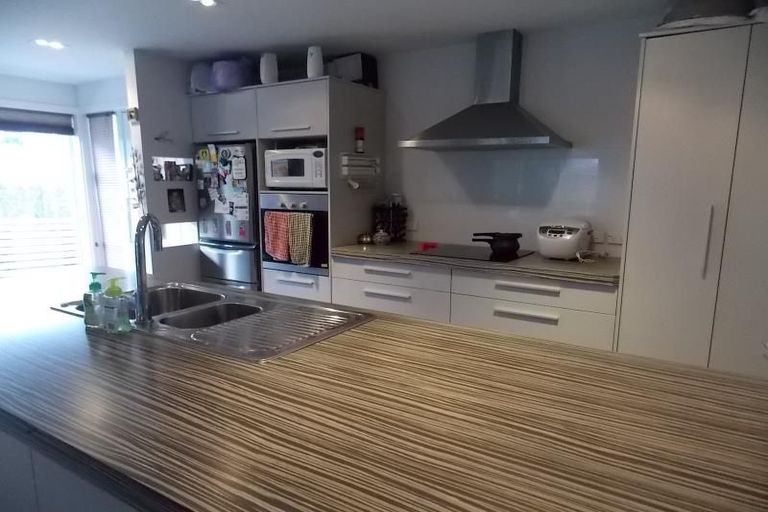 Photo of property in 11a Pinkerton Grove, Newlands, Wellington, 6037