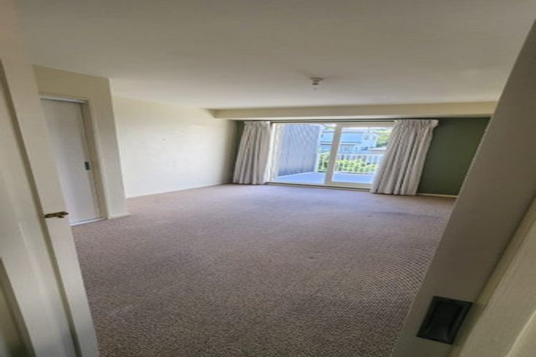 Photo of property in 15 Kopiko Way, Brooklyn, Wellington, 6021