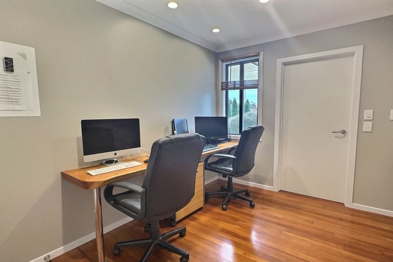 Photo of property in 9 Bassett Place, Taradale, Napier, 4112