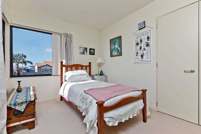 Photo of property in 16 Fearnley Grove, Albany, Auckland, 0632