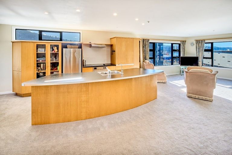 Photo of property in Endeavour Apartments, 3/125 Thorndon Quay, Pipitea, Wellington, 6011