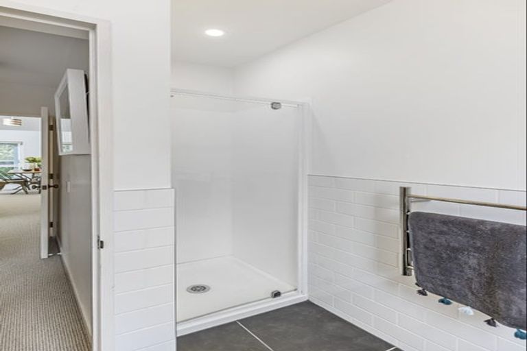 Photo of property in 16 Lawson Place, Mount Victoria, Wellington, 6011
