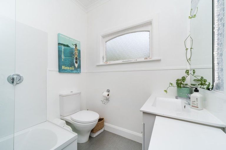 Photo of property in 105b Pahiatua Street, Hokowhitu, Palmerston North, 4410