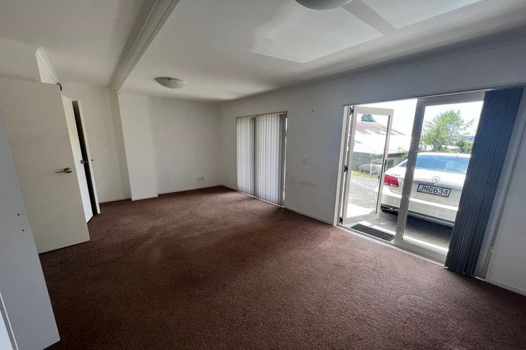 Photo of property in 19a Sunnyside Road, Sunnyvale, Auckland, 0612